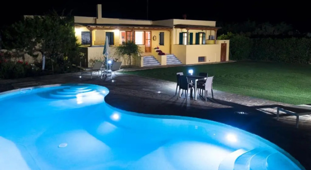 Коттедж с 3 комнатами Naxos Cottage