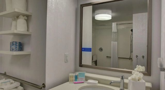 Четырёхместный номер Standard Hampton Inn & Suites at Lake Mary Colonial Townpark