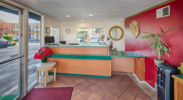 Days Inn by Wyndham Chico, Rezervați Hotel Chico California