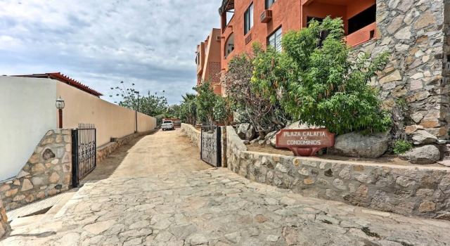 Cabo Condo w/ Balcony, Ocean Views & Resort Perks!