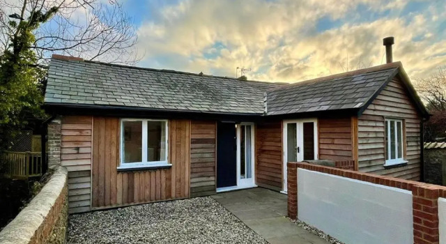 Коттедж Charming 2-bed Lodge in Dorchester