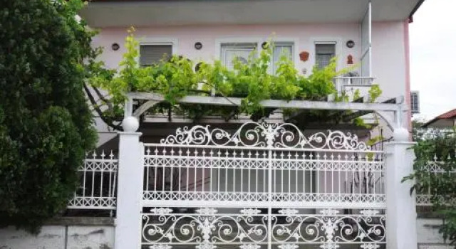 House of Arts, Buchen Sie Hotel Chalkidona Mazedonien