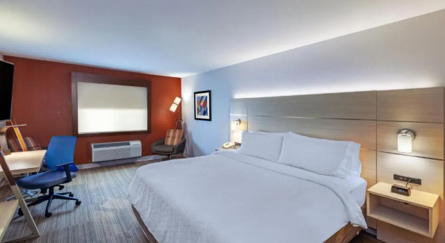 Номер Standard Holiday Inn Express Hotel and Suites Jenks by IHG