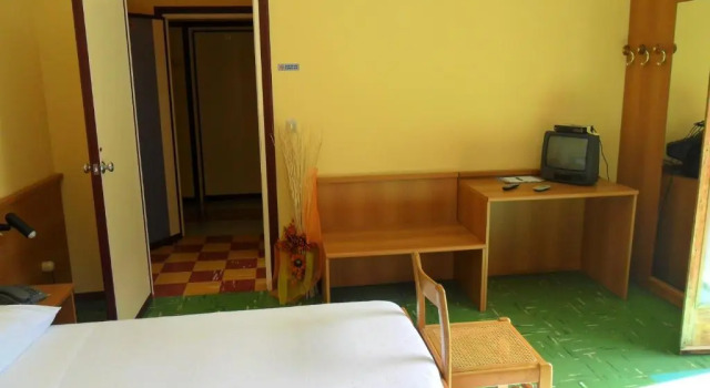 Четырёхместный номер Standard с балконом Albergo Motel Dosdè B&B