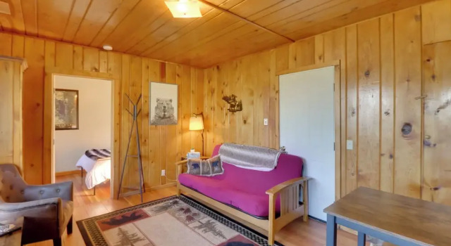 Lakeside Cabin w/ Beach ~ 14 Mi to Ski Area!, Boek Hotel Lakeside Montana