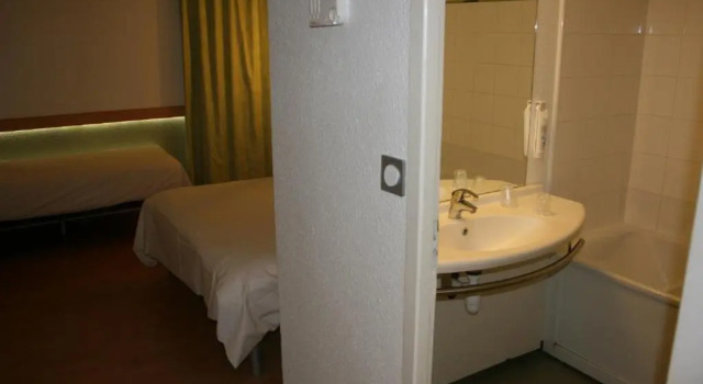 Номер Standard ibis budget Cannes Mougins