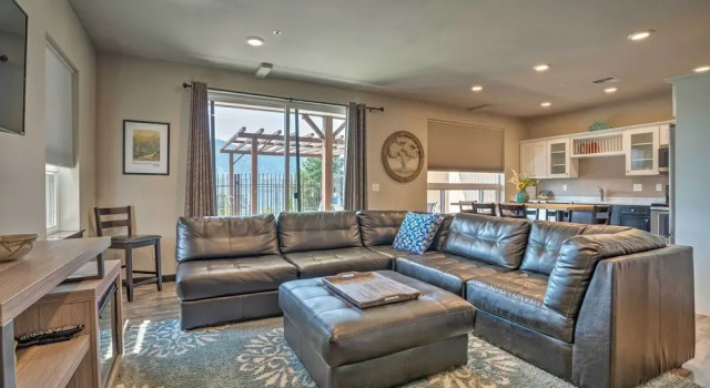 Manson Condo w/ Pool Access - Near Marina and Town, Prenota Hotel Manson Lake Chelan