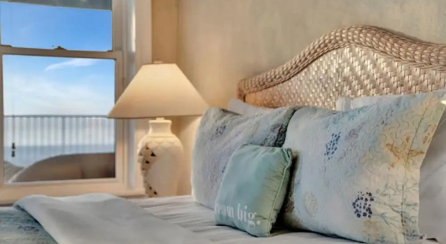 Stones Throw Beachfront Family Suite 3 Views, Забронировать Апартаменты/квартира Отели Клируотер-Бич с парковкой, Парковка