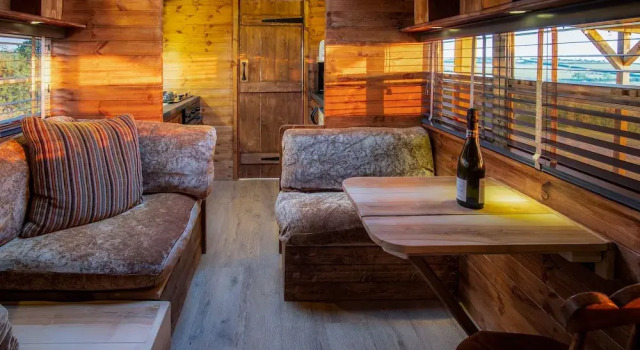 Апартаменты American School Bus - Blossom Farm