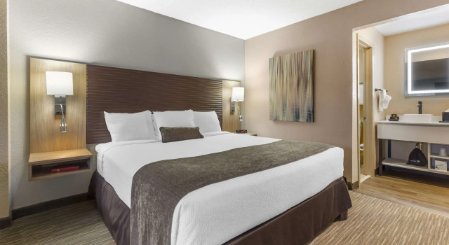 Двухместный люкс Best Western Plus Landing View Inn & Suites