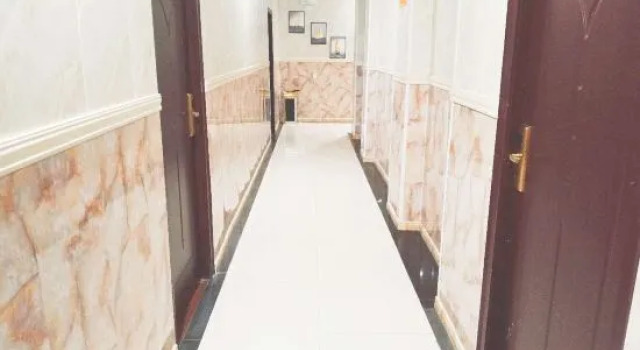 Yilong Lisheng Business Hotel, Prenota Hotel Yilong Sichuan