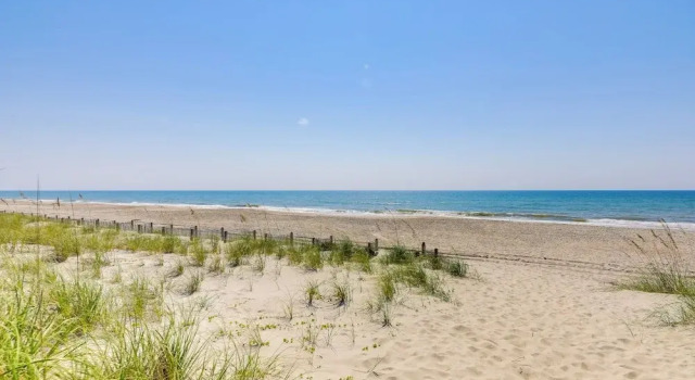 Коттедж Emerald Isle Vacation Rental, Walk to Beach!