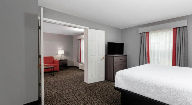 Люкс Superior Ramada by Wyndham Sellersburg/Louisville North