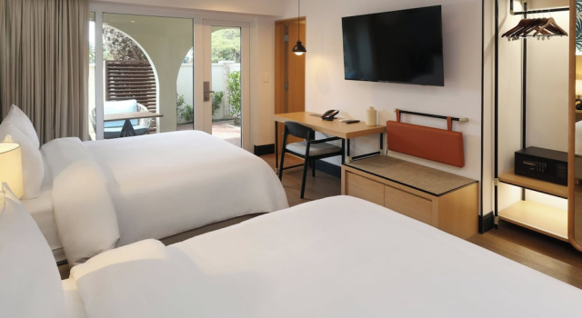 Четырёхместный номер Standard с видом на город Отель Voco Surfside Aruba 