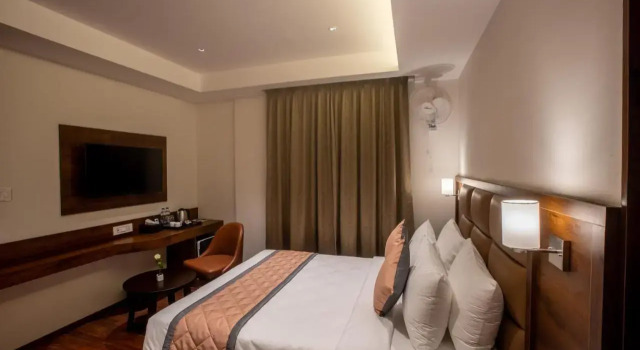 Golden Fortune Inn Hotel, Забронировать Отель Отели штата Карнатаки с парковкой, Парковка