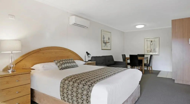 Четырёхместный люкс Waves Motel and Apartments