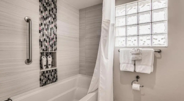 Номер Standard Inn of Naples, Tapestry Collection by Hilton
