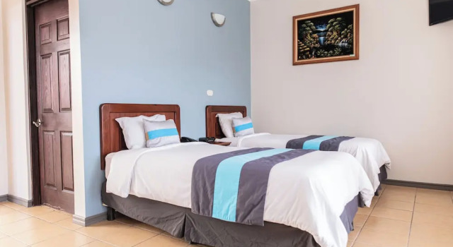 Семейные апартаменты с 2 комнатами Hotel y Restaurante El Guarco