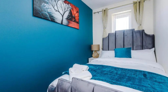 Stylish 4 bed home close to Manchester City centre