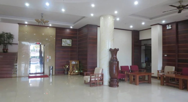 Double Lotus Hotel, Забронировать Отель Отели Паксе с парковкой, рядом с Wat Phabat, Парковка
