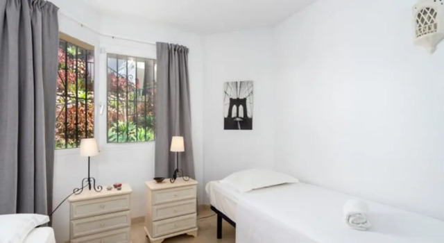Семейные апартаменты с 2 комнатами с красивым видом из окна Apartment - 2 Bedrooms with Pool and WiFi - 107868