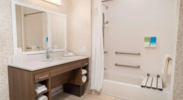 Четырёхместная студия Home2 Suites by Hilton Corona