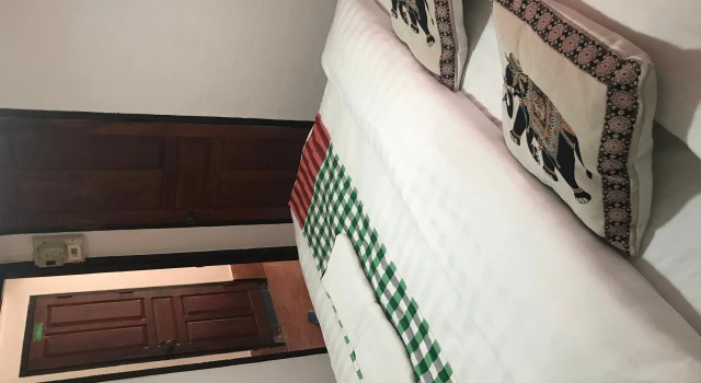 Chittana Guesthouse, Забронировать Отель Отели Луангпхабанг с парковкой, рядом с Manivanh College, Парковка