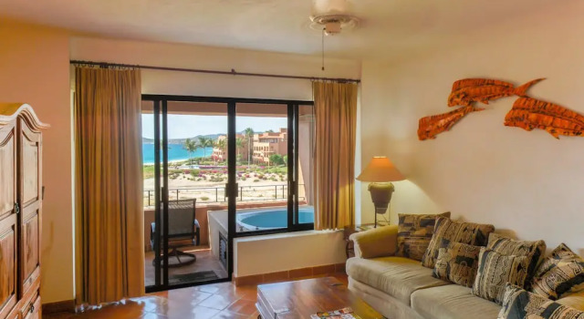 Beachfront Oasis With Activities Nearby at Casa del Mar Pelicano 301 - 1BR Option, Забронировать Вилла Отели Южной Нижней Калифорнии с парковкой, Парковка