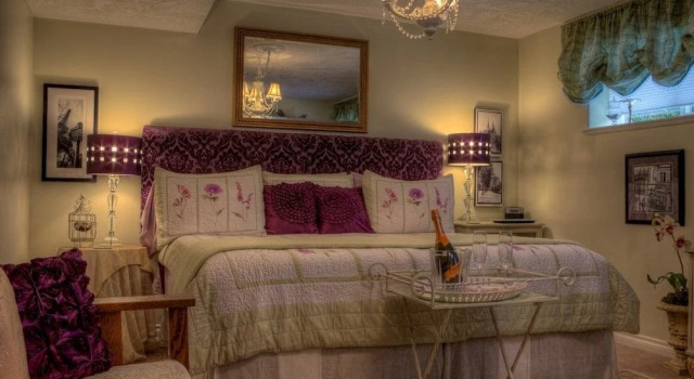 Seasons Above the Bay B & B, Prenota Hotel Cowichan Bay Vancouver Island