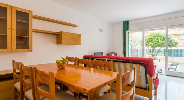 Holiday Home in Complex near Sea, Забронировать Отель Отели Alt Empordà с парковкой, Парковка