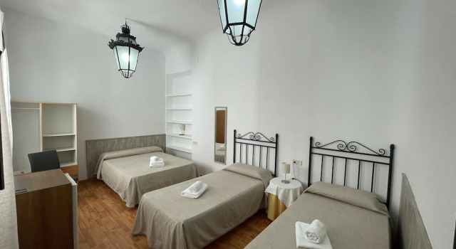 Четырёхместный номер Standard Arteaga Hostal & Baños Arabes Elvira