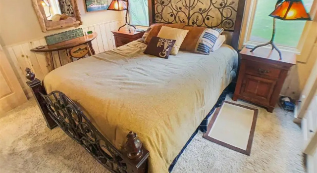 Metolius Cabin 9, Book Hotel Hoteller i Camp Sherman med parkering, Parkering