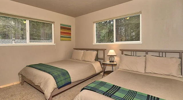 3BR 2BA Heavenly Chalet by RedAwning, Забронировать Шале Саут-Лейк-Тахо South Lake Tahoe Area, рядом с Канатная дорога Эриал-Трамвей