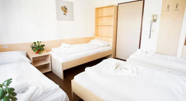 Кровать в общем номере (женский номер) myNext - Riverside Hotel Salzburg