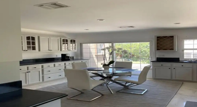 Коттедж Comfort 3Bd Beverly Hills Home