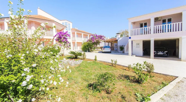 Apartments Tiho i Pave