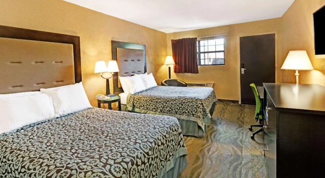 Четырёхместный номер Standard Days Inn by Wyndham Cherokee Near Casino
