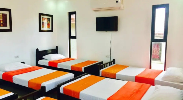Residencia Leonor, Buchen Sie Hotel Hotels in Luzon mit Pool, Schwimmbad