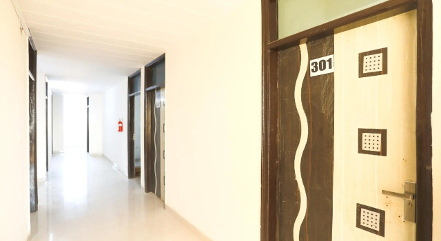 OYO 61722 Rajmahal Residency Hotel, Забронировать Отель Бхивади штат Харьяна