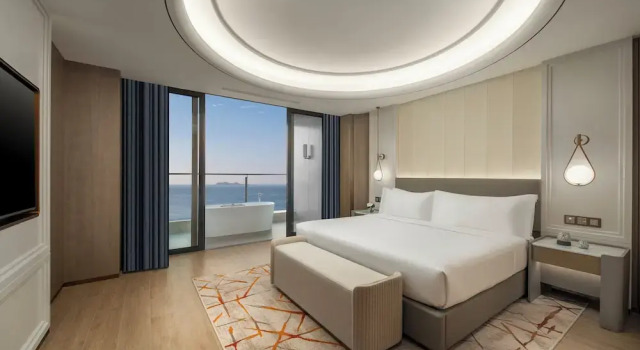 Двухместный люкс Premier с видом на море Voco Sanya Bay By Ihg