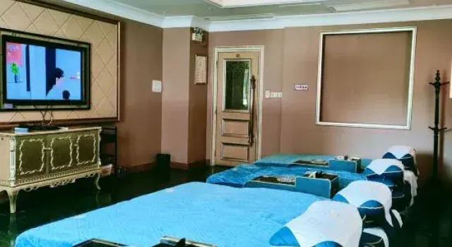 Кровать в общем номере Kaiyue Hotel