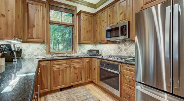 Номер Standard 4br Plus Den Platinum Townhome, Walk To Lift 4 Bedroom Townhouse by RedAwning