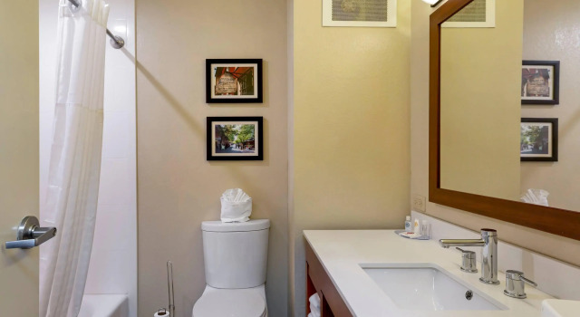 Четырёхместный номер Standard Comfort Inn Danvers - Boston North Shore