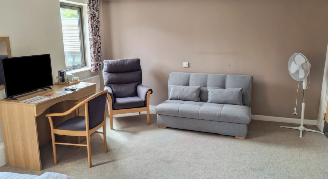 Marine Court First-floor Sleeps 3, Забронировать Отель Отели Исторического графства Суссекса с парковкой, Парковка