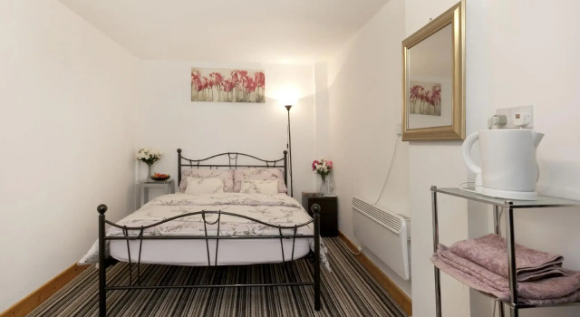 Two bedrooms self-contained flat with Free Parking - Flat 2, Boek Hotel Nottingham Nottinghamshire
