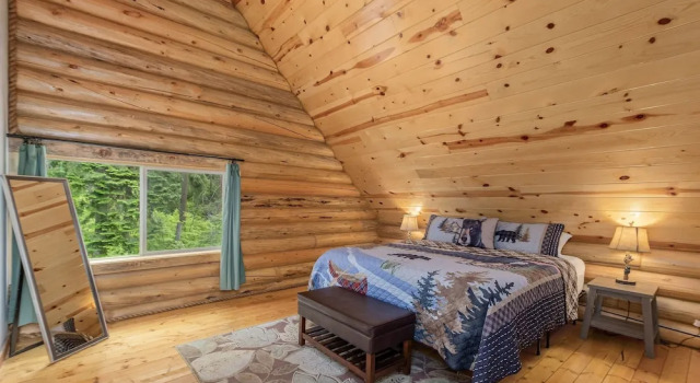 Bearfoot Chalet 3 Bedroom Home by NW Comfy Cabins, Book Chalet Coles Corner Stevens Pass
