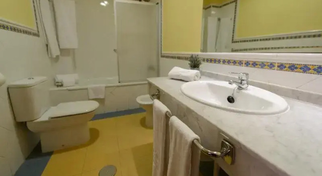 Номер Standard с балконом ApartHotel MM Badajoz