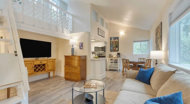 Cottage By The Bay by Avantstay 0.5mi to Beach!, Buchen Sie Ferienhaus Austin Whidbey Island