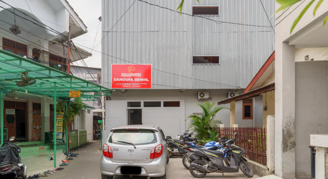 RedDoorz near City Walk Benhil, Book Hotel Tanah Abang Jakarta