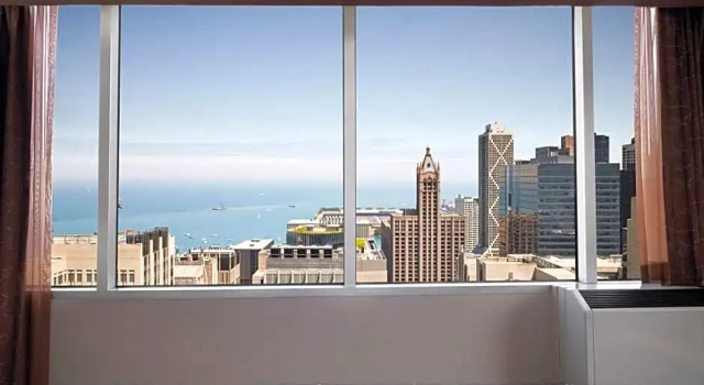 Двухместный люкс с видом на озеро Hampton Inn Chicago Downtown/Magnificent Mile